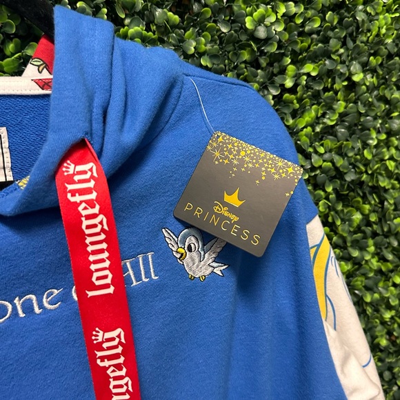 NWT Loungefly Disney Princess Snow White Fairest Crop Hoodie - Size Medium - Picture 7 of 12